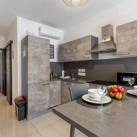 Entire For Your Apartmán Tal-Hriereb