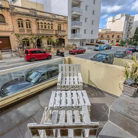 Entire For Your דירה *